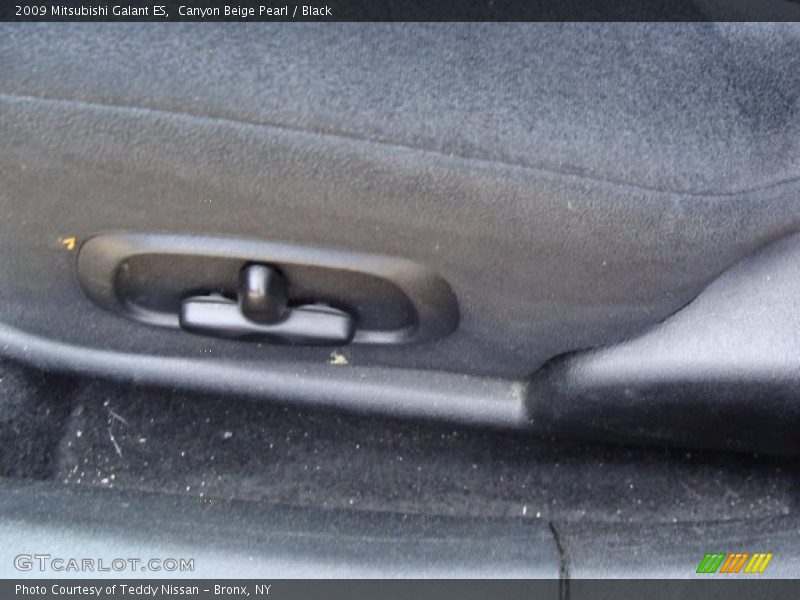 Canyon Beige Pearl / Black 2009 Mitsubishi Galant ES