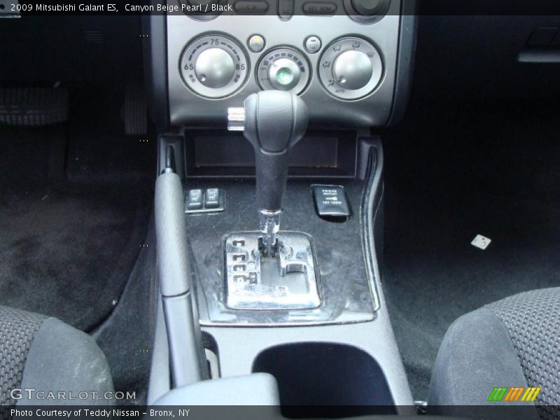 Canyon Beige Pearl / Black 2009 Mitsubishi Galant ES