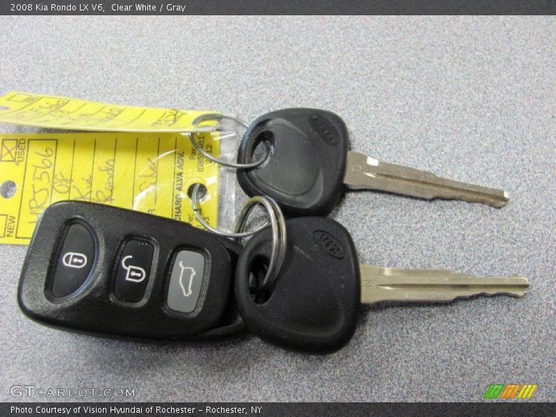 Clear White / Gray 2008 Kia Rondo LX V6