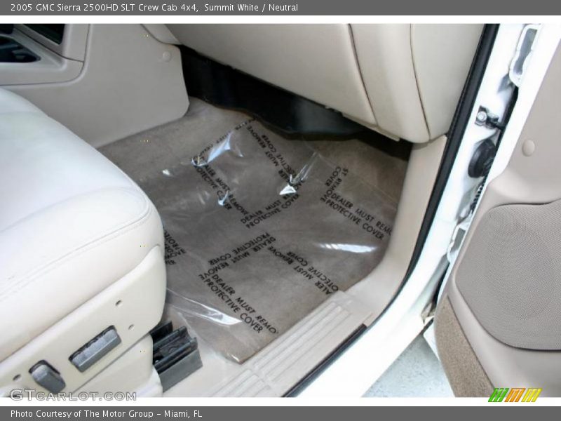 Summit White / Neutral 2005 GMC Sierra 2500HD SLT Crew Cab 4x4