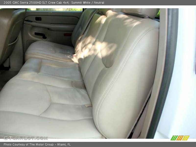 Summit White / Neutral 2005 GMC Sierra 2500HD SLT Crew Cab 4x4