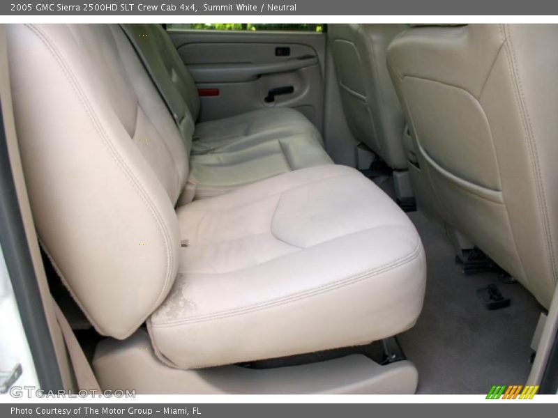 Summit White / Neutral 2005 GMC Sierra 2500HD SLT Crew Cab 4x4