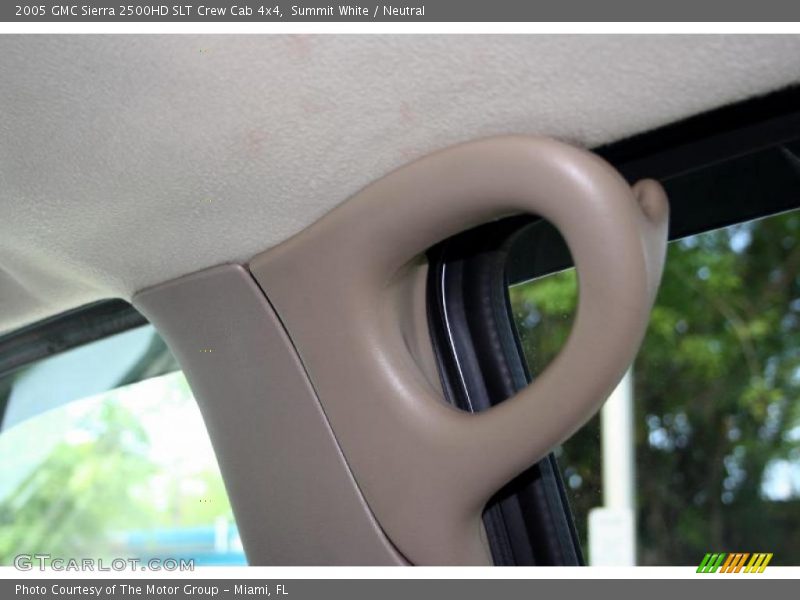 Summit White / Neutral 2005 GMC Sierra 2500HD SLT Crew Cab 4x4