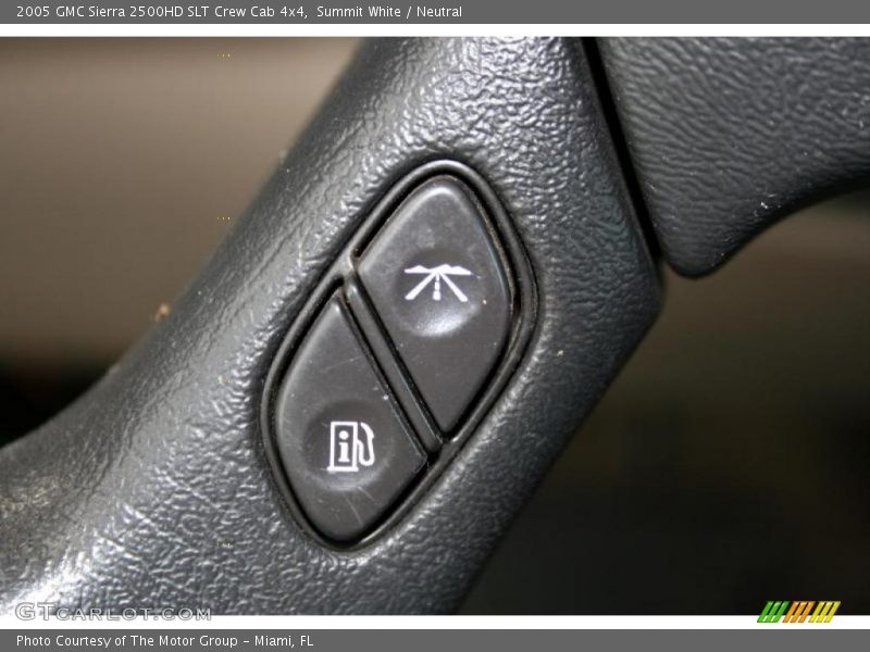Summit White / Neutral 2005 GMC Sierra 2500HD SLT Crew Cab 4x4