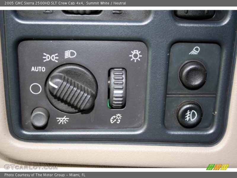 Summit White / Neutral 2005 GMC Sierra 2500HD SLT Crew Cab 4x4