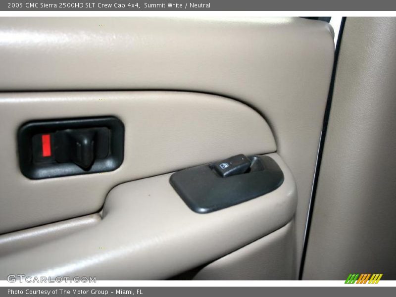 Summit White / Neutral 2005 GMC Sierra 2500HD SLT Crew Cab 4x4