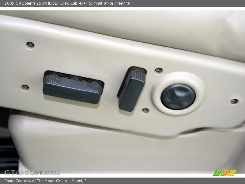 Summit White / Neutral 2005 GMC Sierra 2500HD SLT Crew Cab 4x4