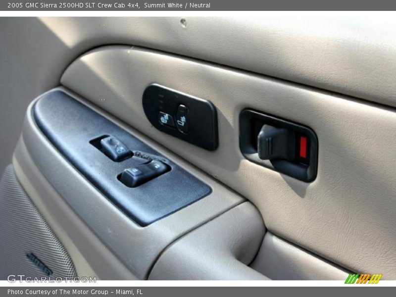 Summit White / Neutral 2005 GMC Sierra 2500HD SLT Crew Cab 4x4