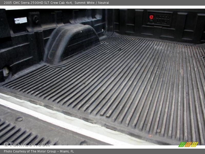 Summit White / Neutral 2005 GMC Sierra 2500HD SLT Crew Cab 4x4