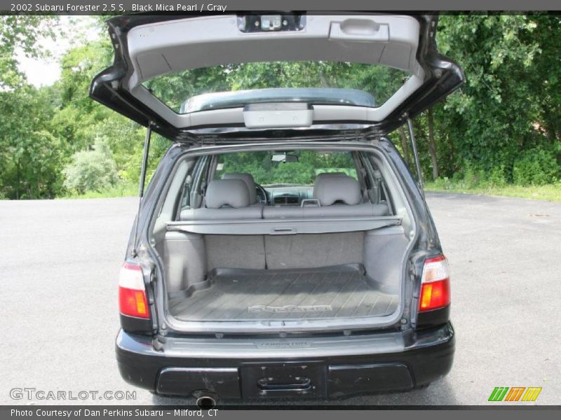 Black Mica Pearl / Gray 2002 Subaru Forester 2.5 S