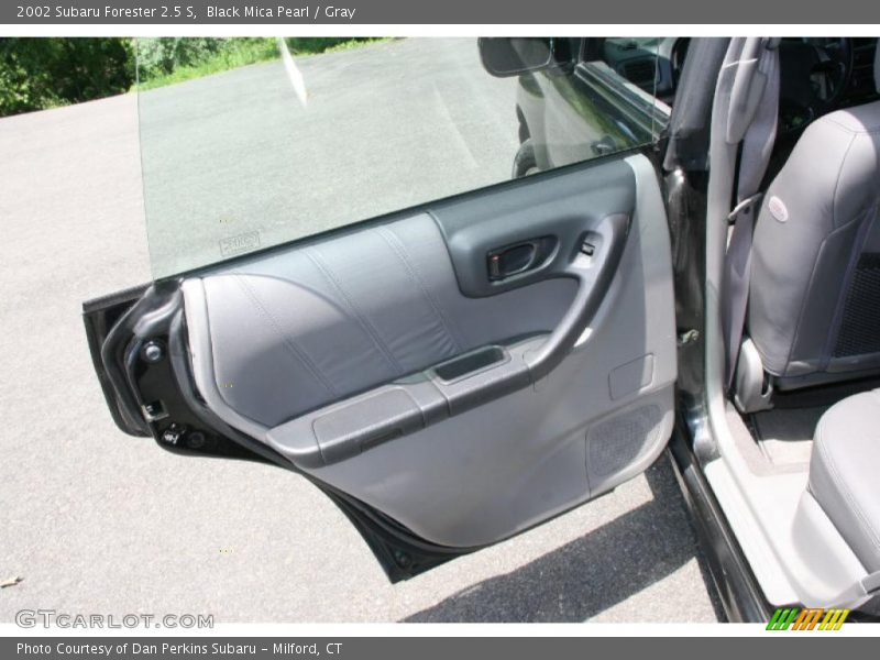 Black Mica Pearl / Gray 2002 Subaru Forester 2.5 S