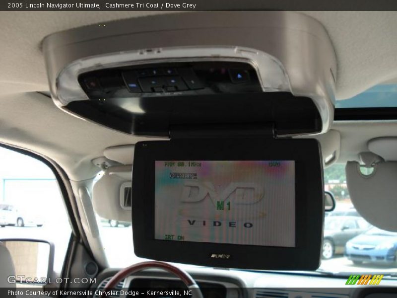Cashmere Tri Coat / Dove Grey 2005 Lincoln Navigator Ultimate