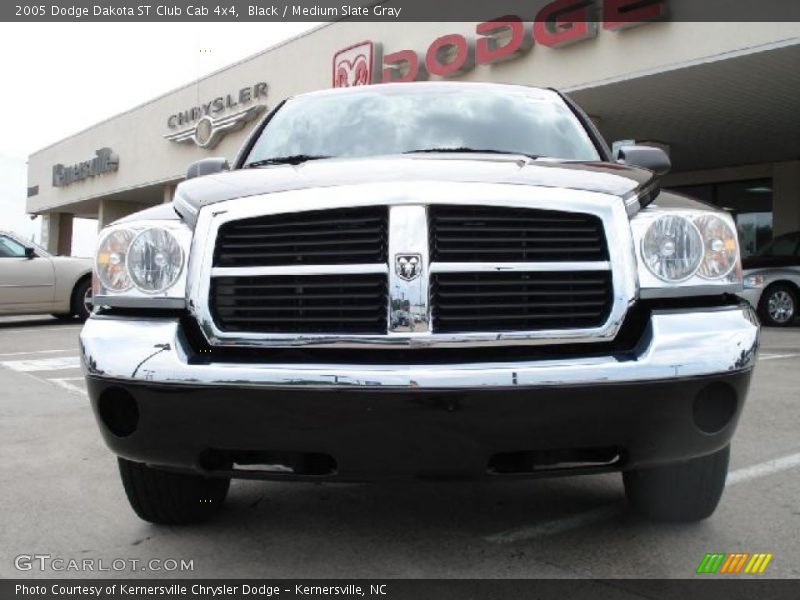 Black / Medium Slate Gray 2005 Dodge Dakota ST Club Cab 4x4