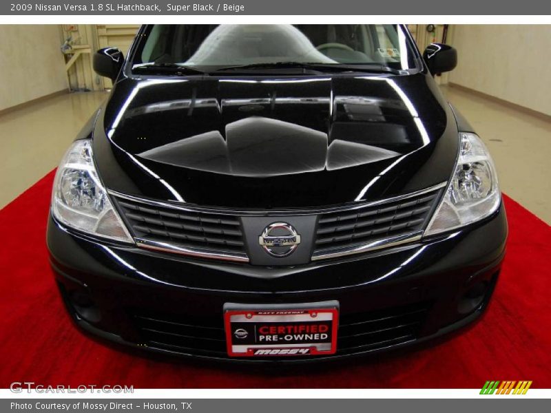 Super Black / Beige 2009 Nissan Versa 1.8 SL Hatchback