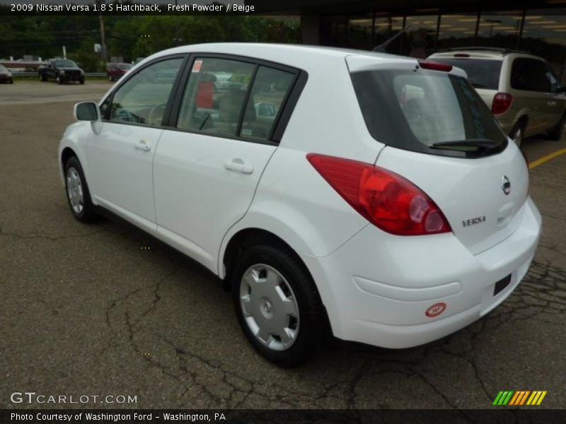 Fresh Powder / Beige 2009 Nissan Versa 1.8 S Hatchback