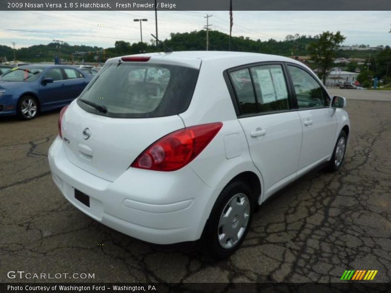 Fresh Powder / Beige 2009 Nissan Versa 1.8 S Hatchback