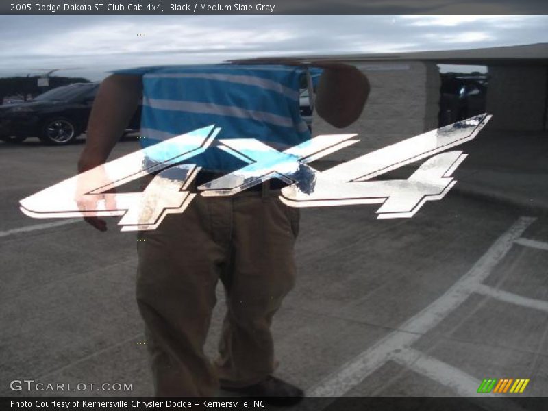 Black / Medium Slate Gray 2005 Dodge Dakota ST Club Cab 4x4