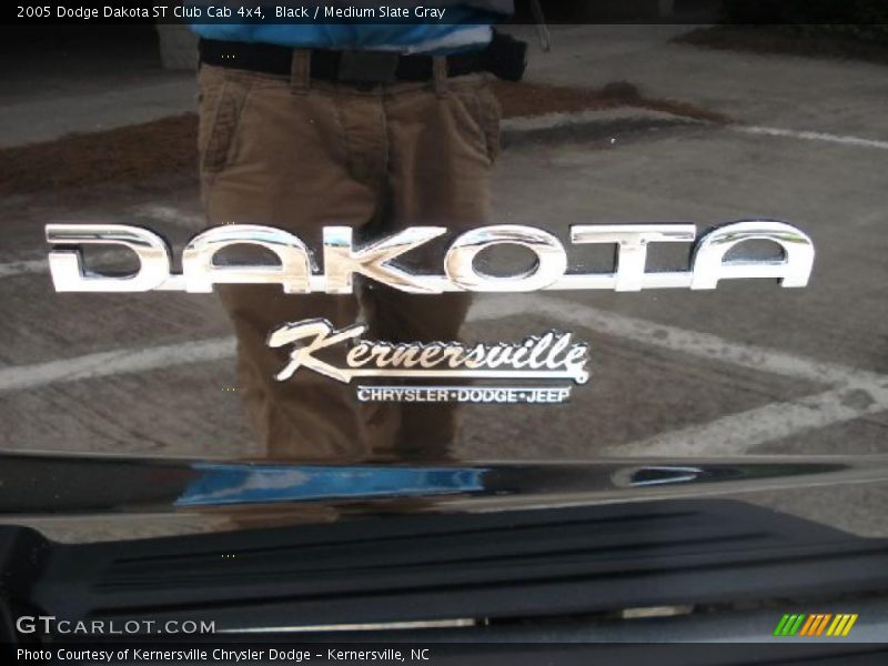 Black / Medium Slate Gray 2005 Dodge Dakota ST Club Cab 4x4