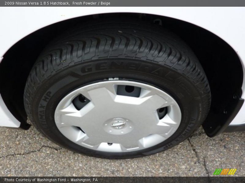 Fresh Powder / Beige 2009 Nissan Versa 1.8 S Hatchback