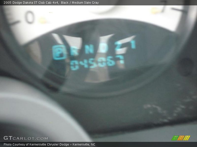 Black / Medium Slate Gray 2005 Dodge Dakota ST Club Cab 4x4