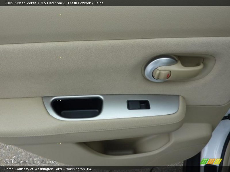 Fresh Powder / Beige 2009 Nissan Versa 1.8 S Hatchback