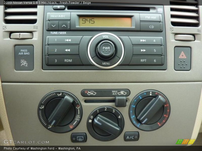 Fresh Powder / Beige 2009 Nissan Versa 1.8 S Hatchback