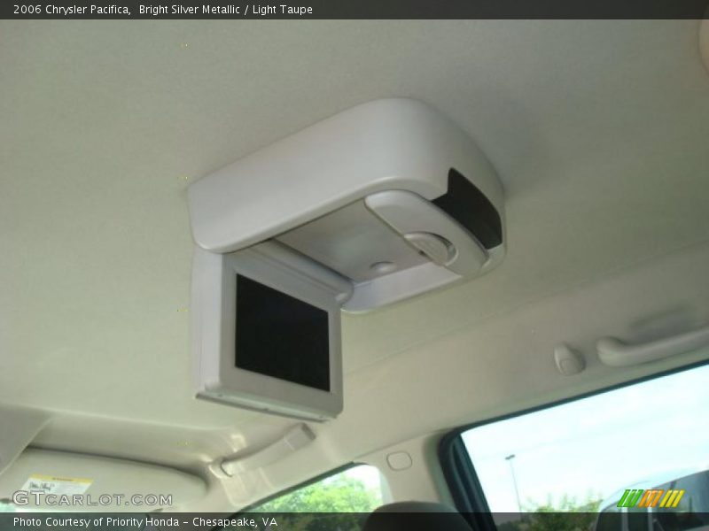 Bright Silver Metallic / Light Taupe 2006 Chrysler Pacifica