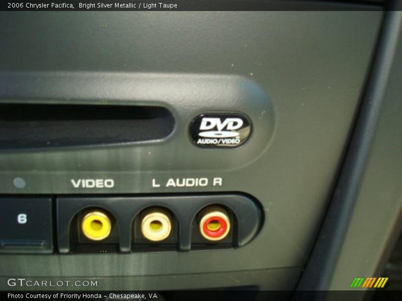 Bright Silver Metallic / Light Taupe 2006 Chrysler Pacifica