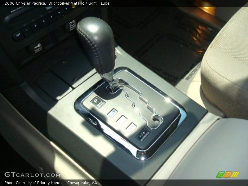 Bright Silver Metallic / Light Taupe 2006 Chrysler Pacifica
