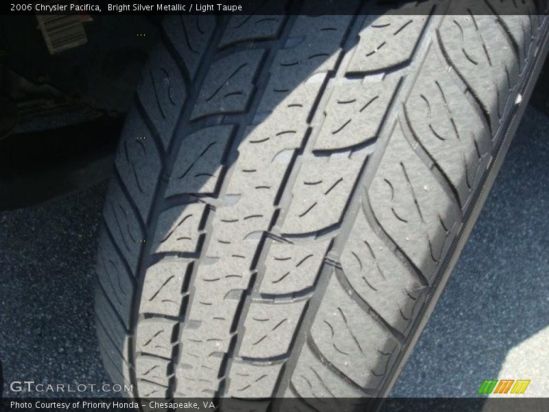Bright Silver Metallic / Light Taupe 2006 Chrysler Pacifica