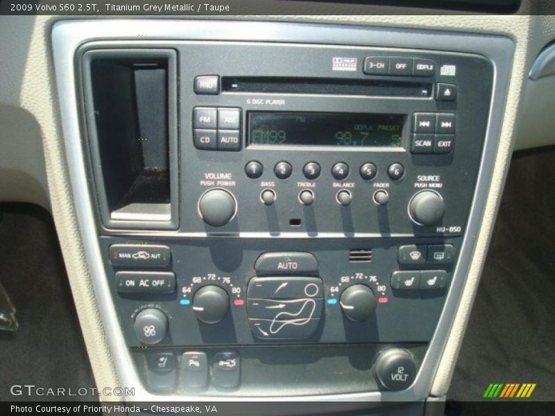 Titanium Grey Metallic / Taupe 2009 Volvo S60 2.5T