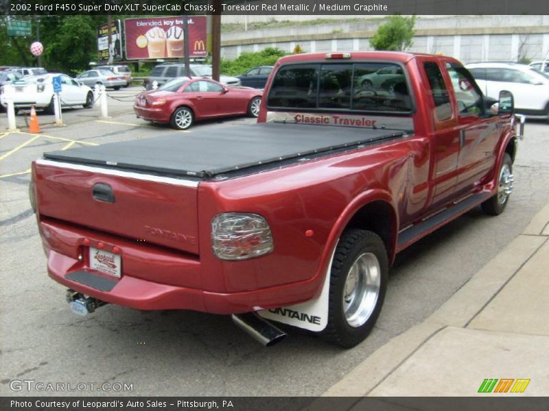 Toreador Red Metallic / Medium Graphite 2002 Ford F450 Super Duty XLT SuperCab Chassis