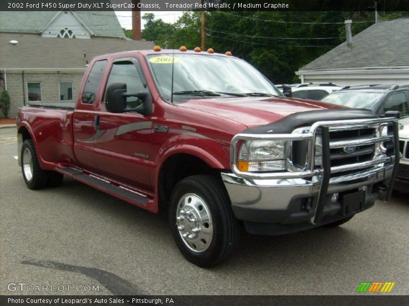 Toreador Red Metallic / Medium Graphite 2002 Ford F450 Super Duty XLT SuperCab Chassis