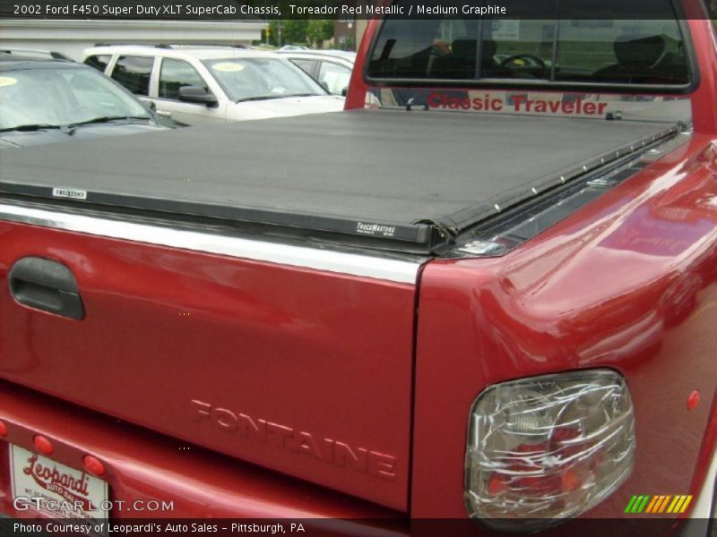 Toreador Red Metallic / Medium Graphite 2002 Ford F450 Super Duty XLT SuperCab Chassis