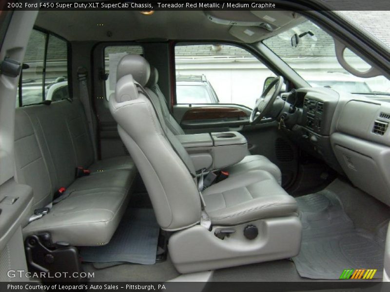 Toreador Red Metallic / Medium Graphite 2002 Ford F450 Super Duty XLT SuperCab Chassis