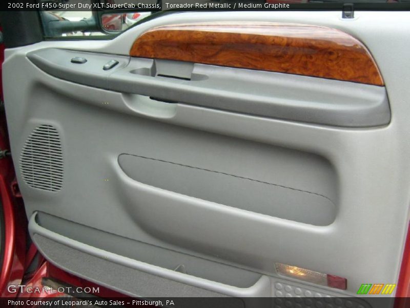 Toreador Red Metallic / Medium Graphite 2002 Ford F450 Super Duty XLT SuperCab Chassis