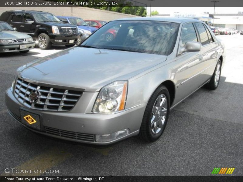 Light Platinum Metallic / Ebony Black 2006 Cadillac DTS Luxury