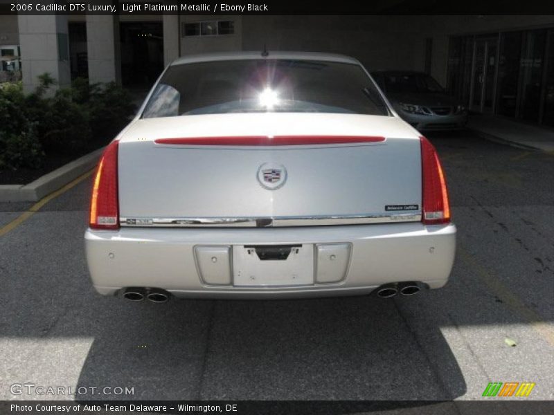 Light Platinum Metallic / Ebony Black 2006 Cadillac DTS Luxury