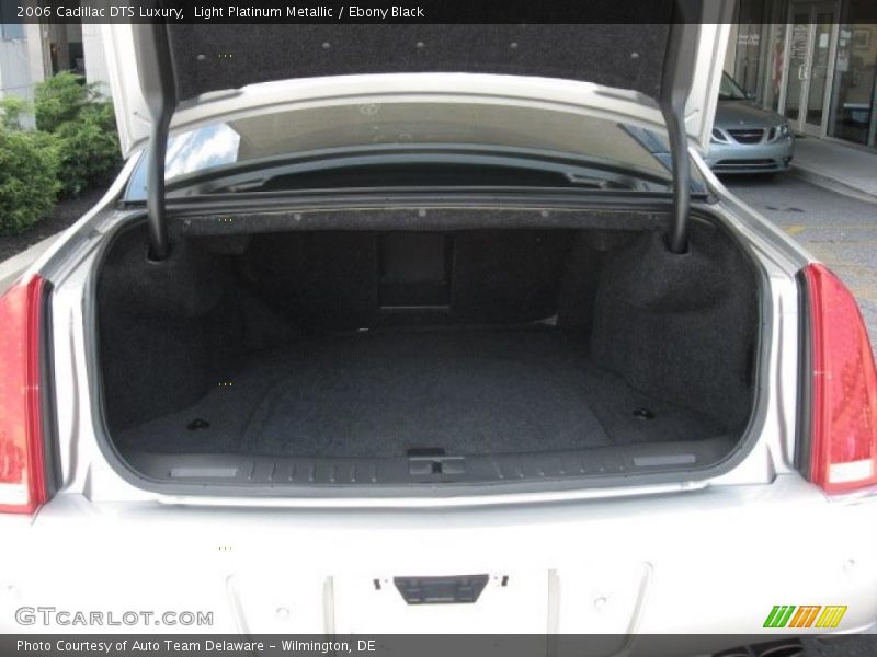 Light Platinum Metallic / Ebony Black 2006 Cadillac DTS Luxury