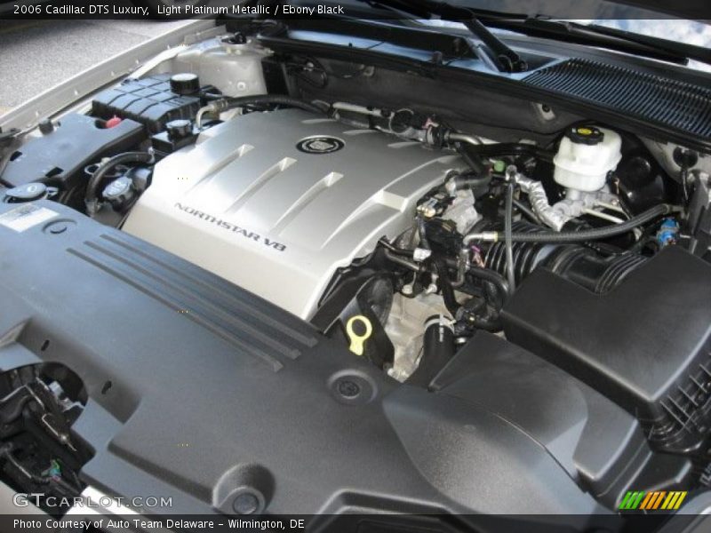 Light Platinum Metallic / Ebony Black 2006 Cadillac DTS Luxury