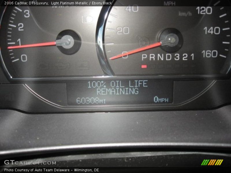 Light Platinum Metallic / Ebony Black 2006 Cadillac DTS Luxury