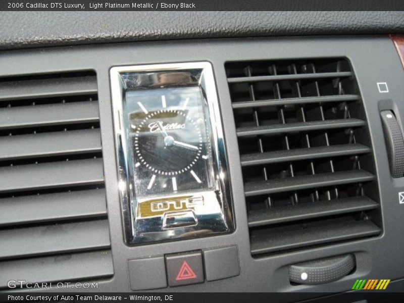 Light Platinum Metallic / Ebony Black 2006 Cadillac DTS Luxury