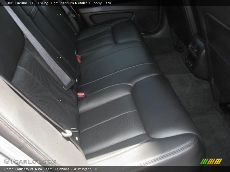 Light Platinum Metallic / Ebony Black 2006 Cadillac DTS Luxury