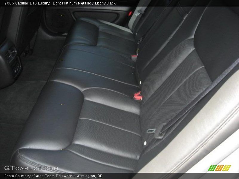 Light Platinum Metallic / Ebony Black 2006 Cadillac DTS Luxury