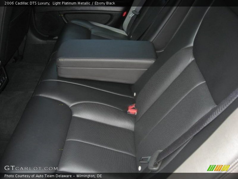 Light Platinum Metallic / Ebony Black 2006 Cadillac DTS Luxury