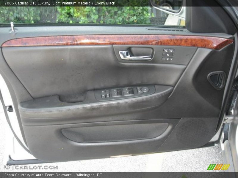 Light Platinum Metallic / Ebony Black 2006 Cadillac DTS Luxury