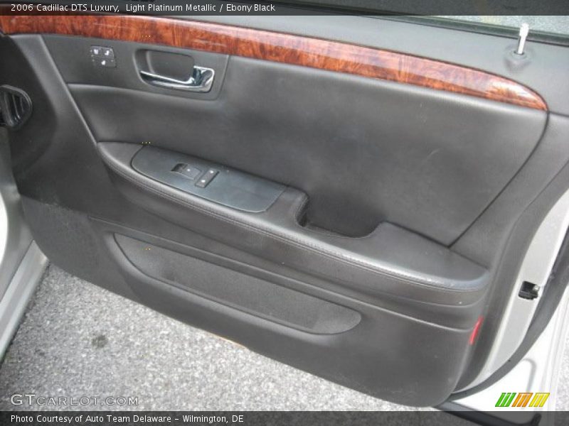 Light Platinum Metallic / Ebony Black 2006 Cadillac DTS Luxury