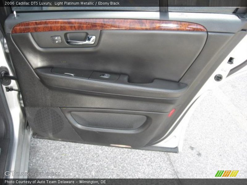 Light Platinum Metallic / Ebony Black 2006 Cadillac DTS Luxury
