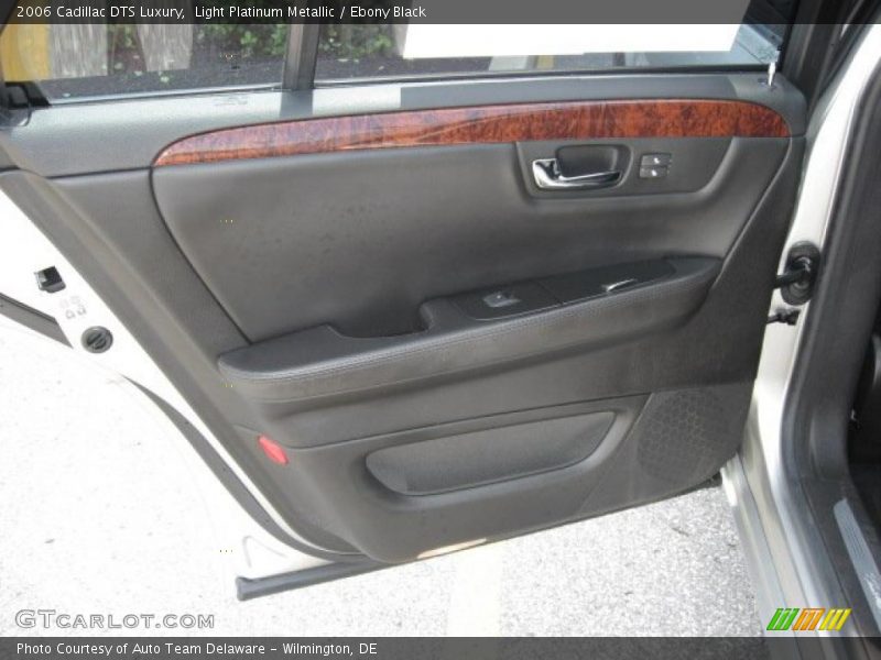 Light Platinum Metallic / Ebony Black 2006 Cadillac DTS Luxury