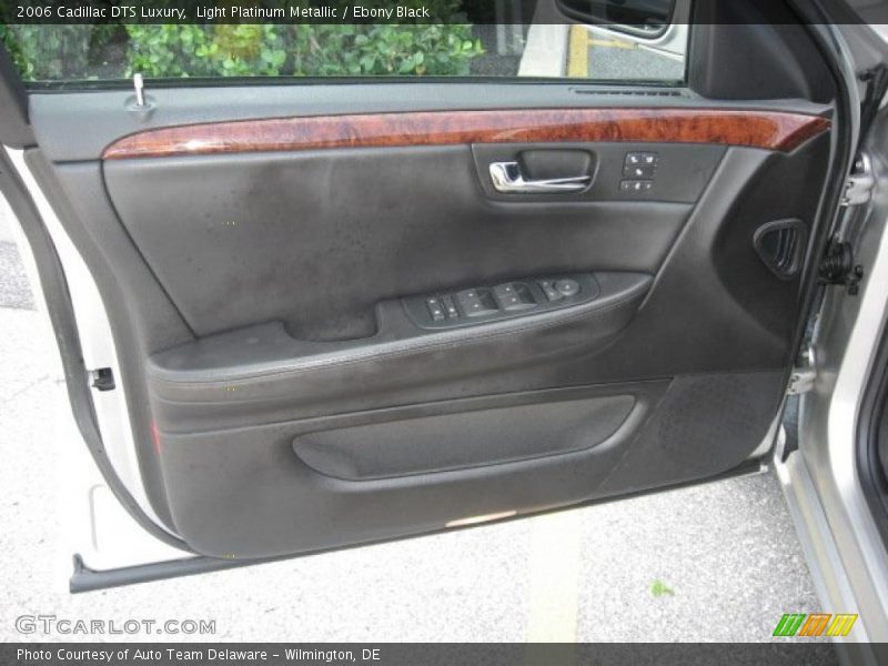 Light Platinum Metallic / Ebony Black 2006 Cadillac DTS Luxury